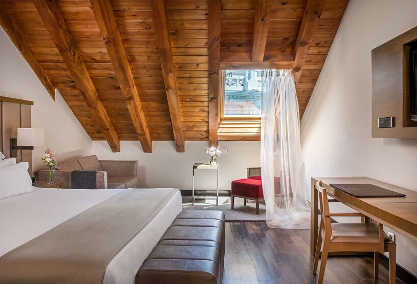 هتل NH Collection Madrid Palacio De Tepa