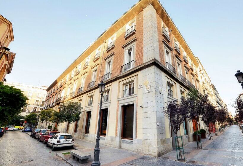 هتل NH Collection Madrid Palacio De Tepa