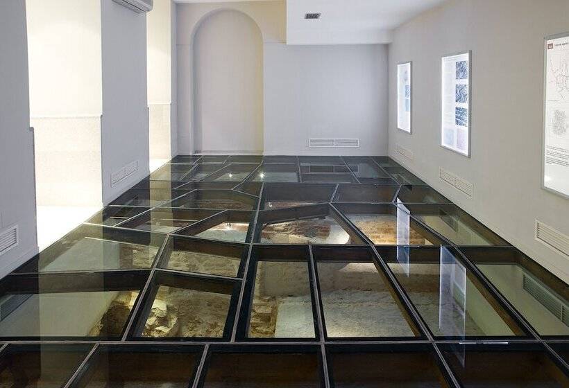 هتل NH Collection Madrid Palacio De Tepa