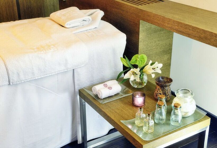 هتل NH Collection Madrid Palacio De Tepa