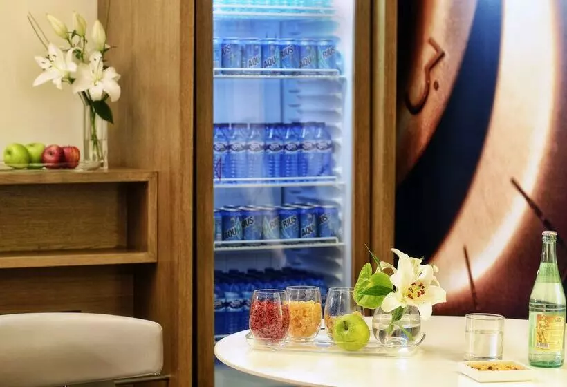 هتل NH Collection Madrid Palacio De Tepa