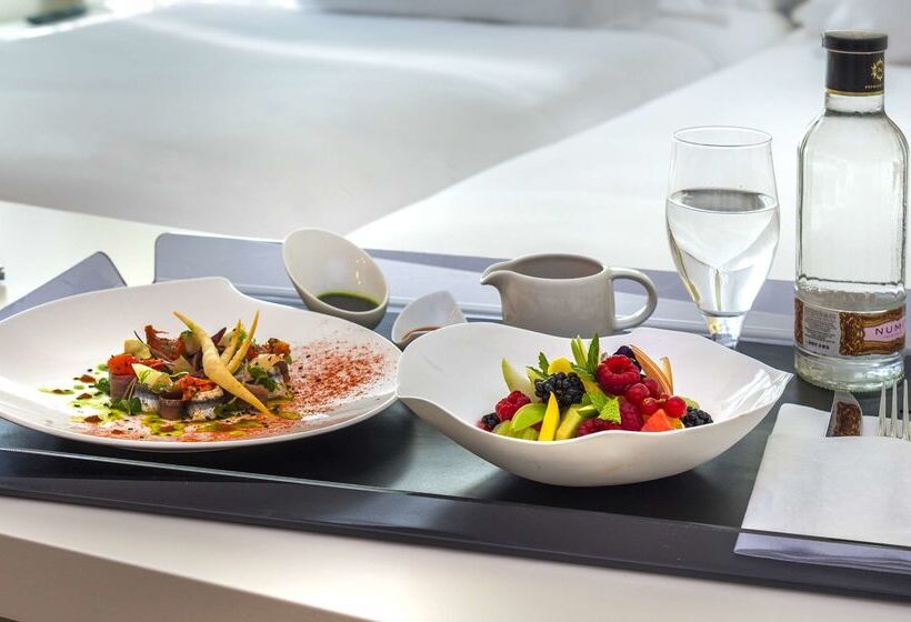 هتل NH Collection Madrid Palacio De Tepa