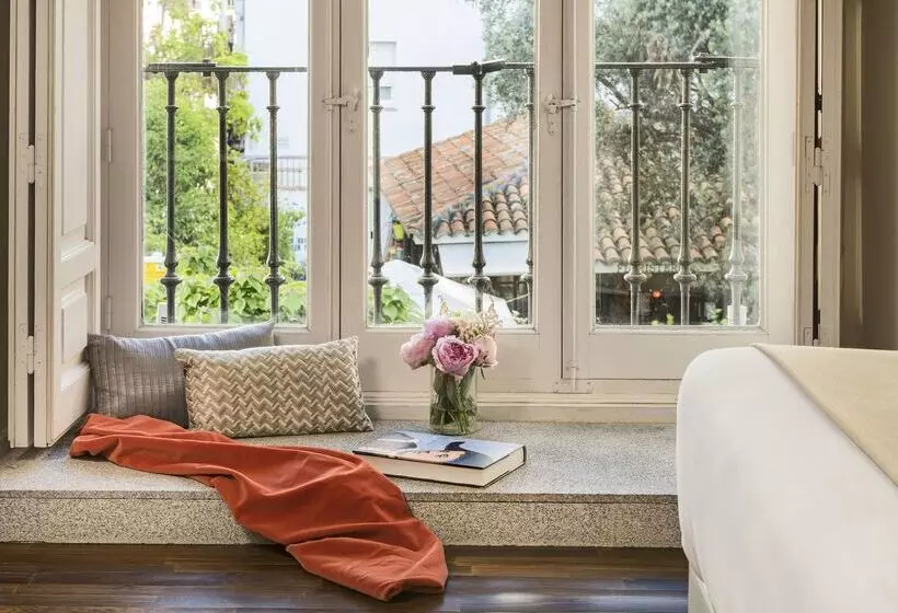 هتل NH Collection Madrid Palacio De Tepa