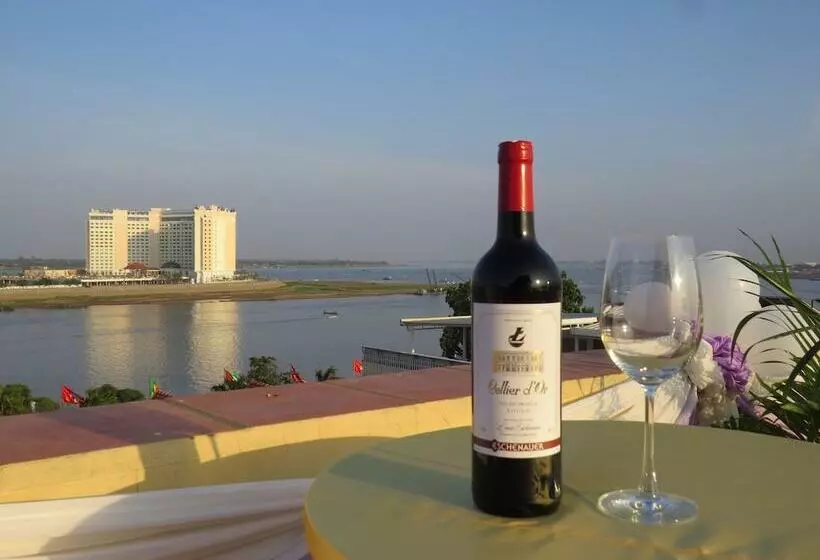 Hotelli Ohana Phnom Penh Palace