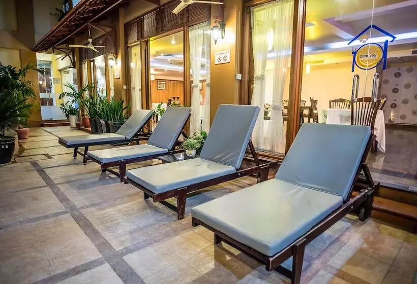 Hotelli Ohana Phnom Penh Palace