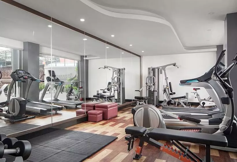 Hotelli Ohana Phnom Penh Palace