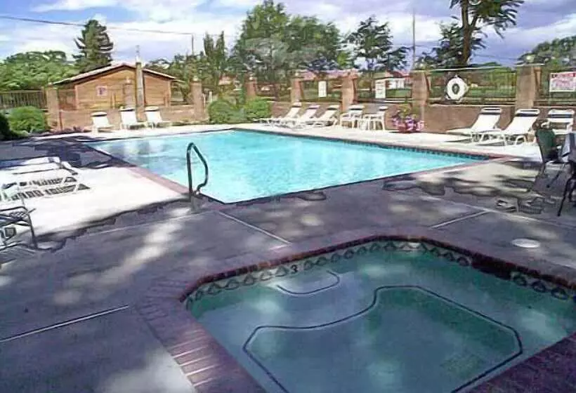 Austin S Chuckwagon Motel