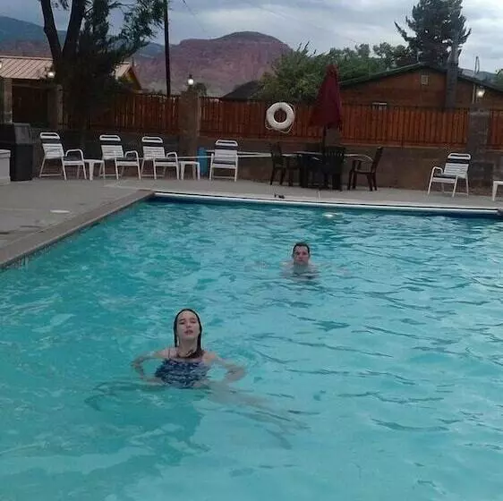 Austin S Chuckwagon Motel