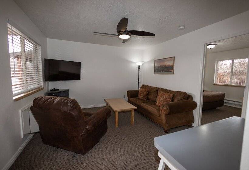 Austin S Chuckwagon Motel