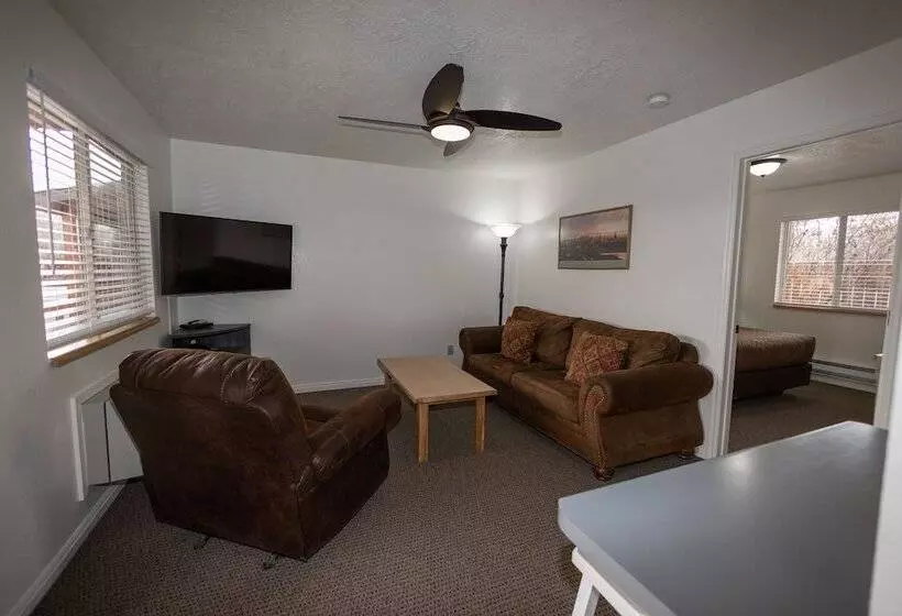 Austin S Chuckwagon Motel