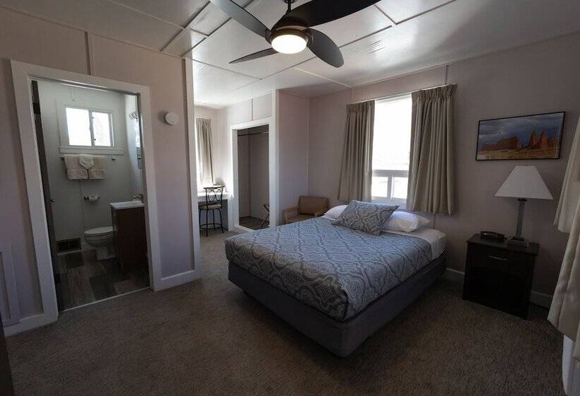 Austin S Chuckwagon Motel