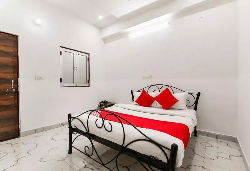 Hotelli Oyo 77964 Dhanlaxmi Restaurant & Guest House