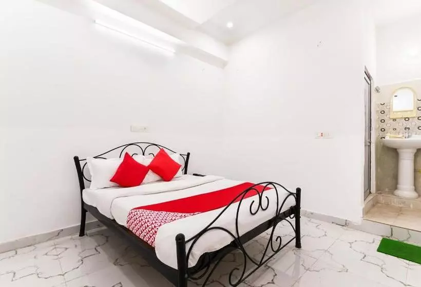 Hotelli Oyo 77964 Dhanlaxmi Restaurant & Guest House