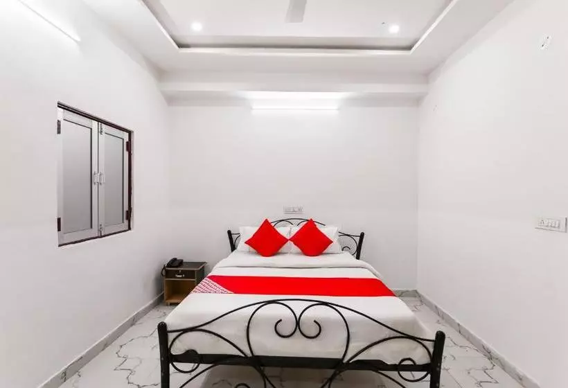 Hotelli Oyo 77964 Dhanlaxmi Restaurant & Guest House