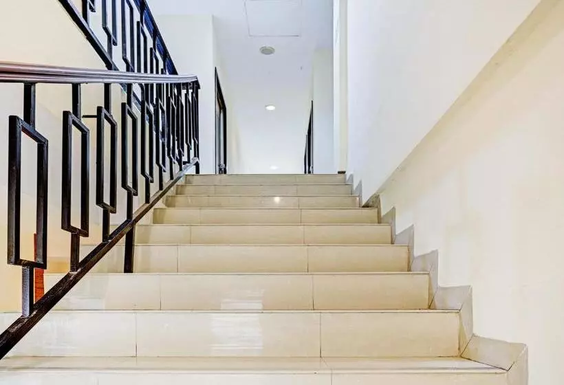 ホテル Oyo 90350  Five Star 2