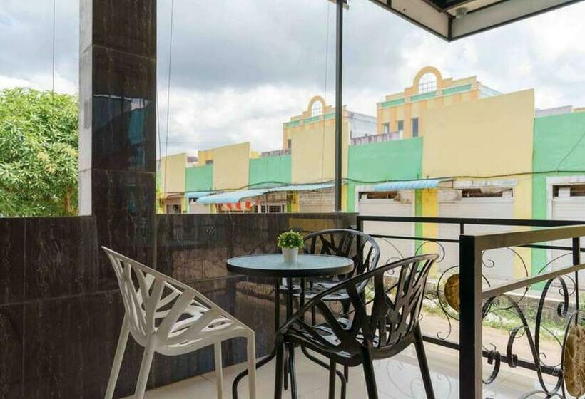 בית מלון כפרי Queen Inn Batam Redpartner