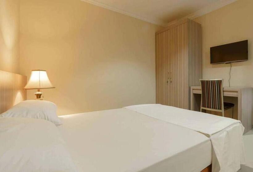 בית מלון כפרי Queen Inn Batam Redpartner