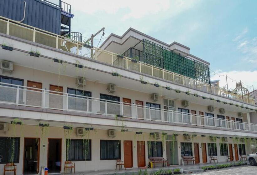 בית מלון כפרי Reddoorz @ Jalan Majapahit Semarang