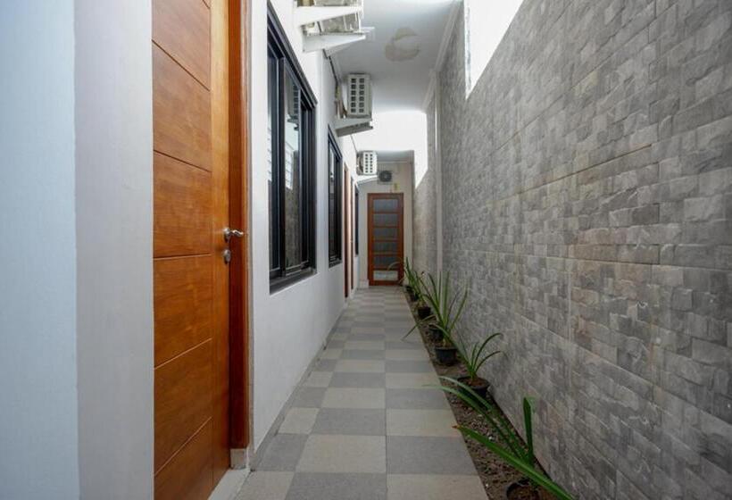 בית מלון כפרי Reddoorz @ Jalan Majapahit Semarang