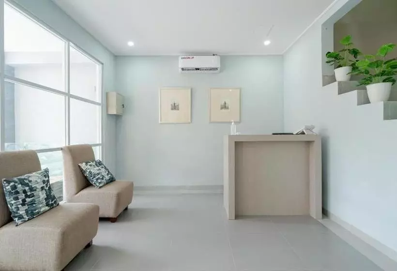 ホテル Reddoorz Syariah Plus @ Bsd City