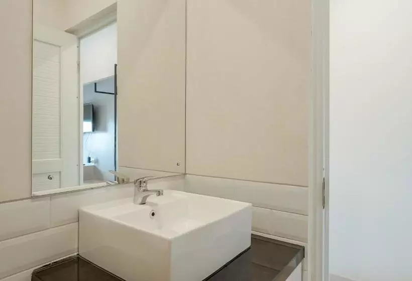 ホテル Reddoorz Syariah Plus @ Bsd City