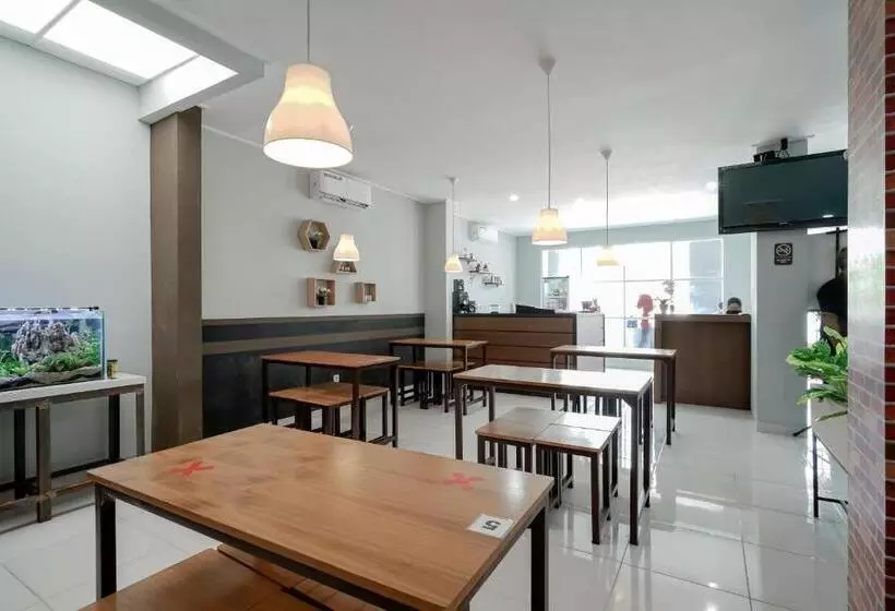 ホテル Reddoorz Syariah Plus @ Bsd City