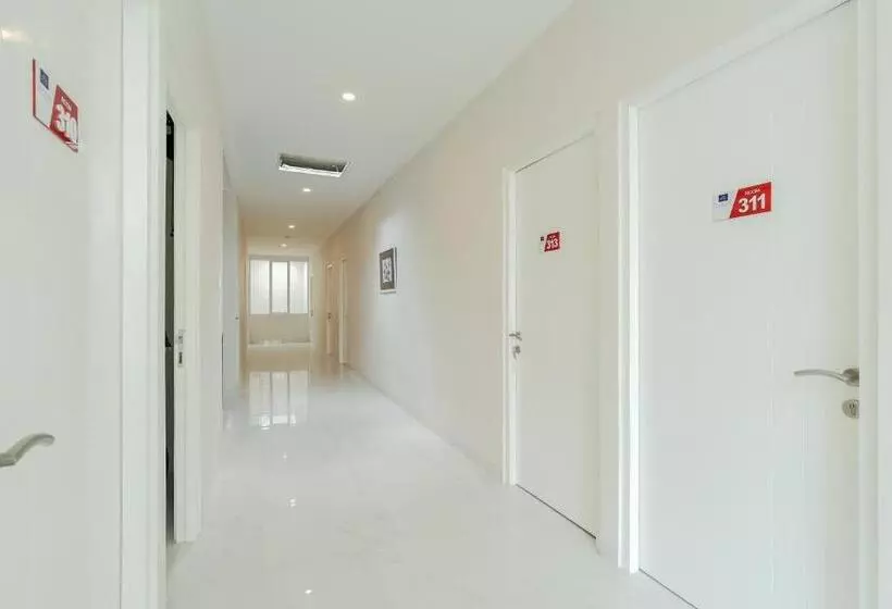 ホテル Reddoorz Syariah Plus @ Bsd City