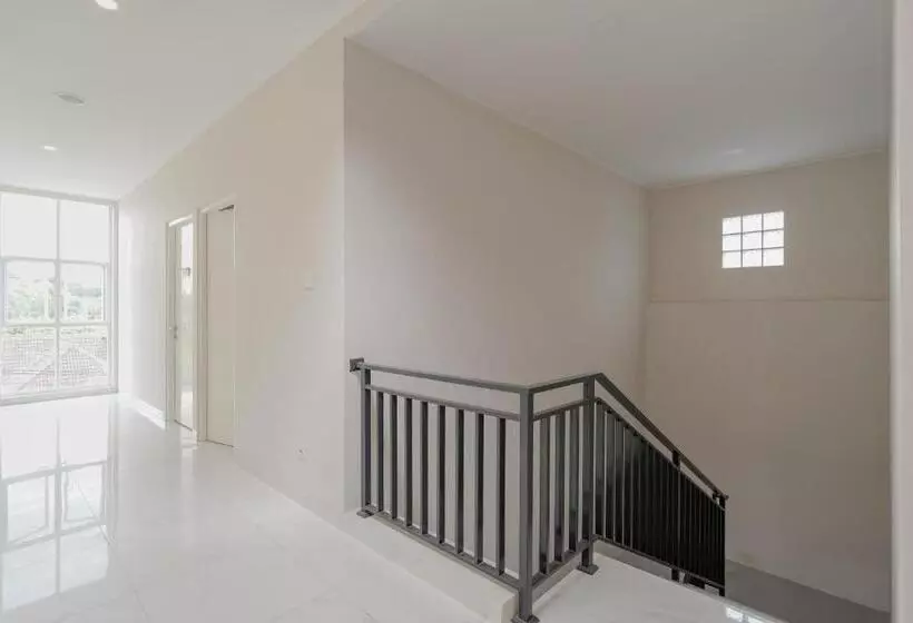 ホテル Reddoorz Syariah Plus @ Bsd City
