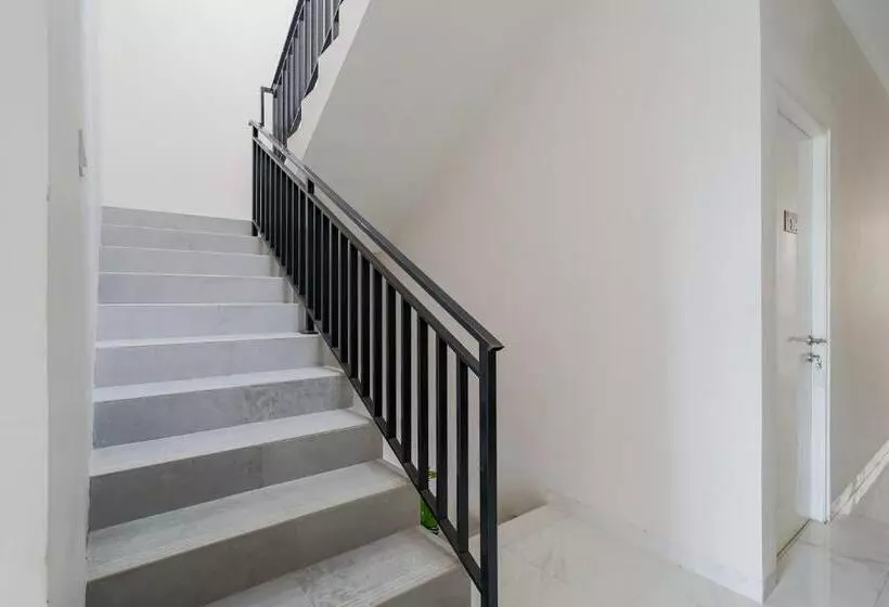 ホテル Reddoorz Syariah Plus @ Bsd City