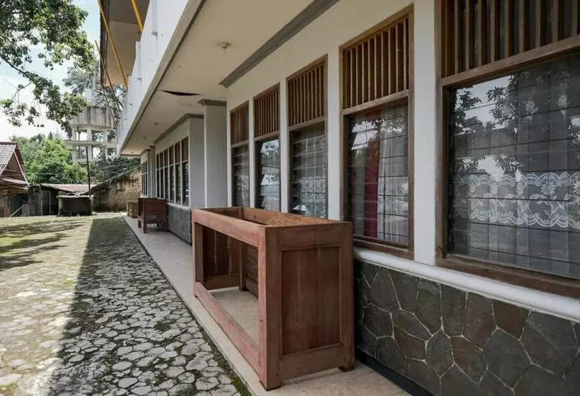 Hotelli Rumah Pahoman Syariah Mitra Reddoorz