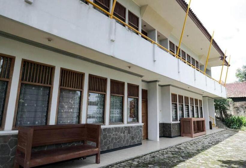 Hotel Rumah Pahoman Syariah Mitra Reddoorz