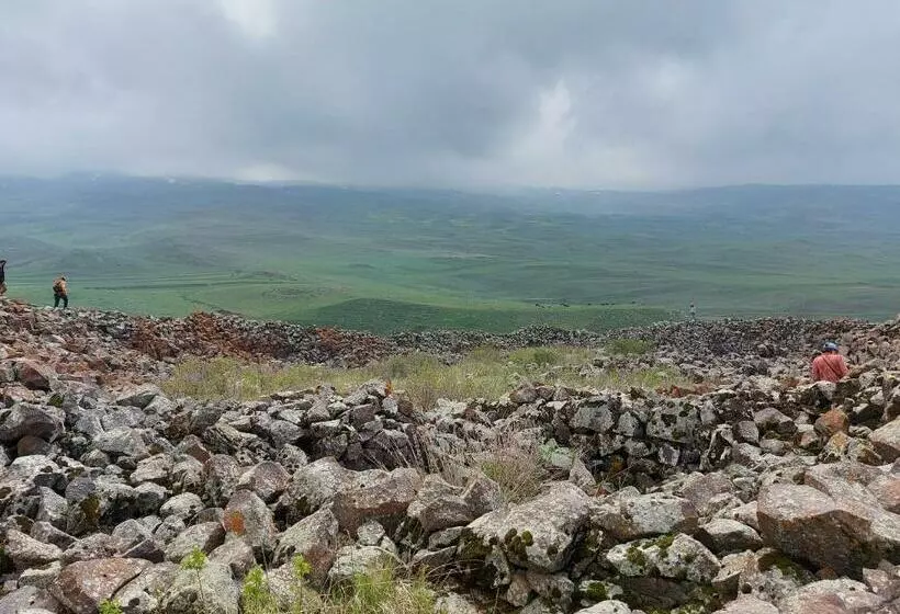 هاستل Black Castle Red Valley Hotel And Restaurant