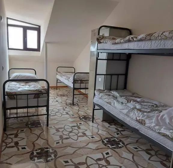 هاستل Black Castle Red Valley Hotel And Restaurant