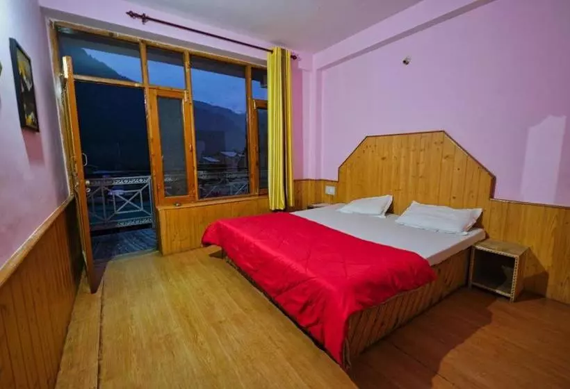 هاستل Voyageur Nest