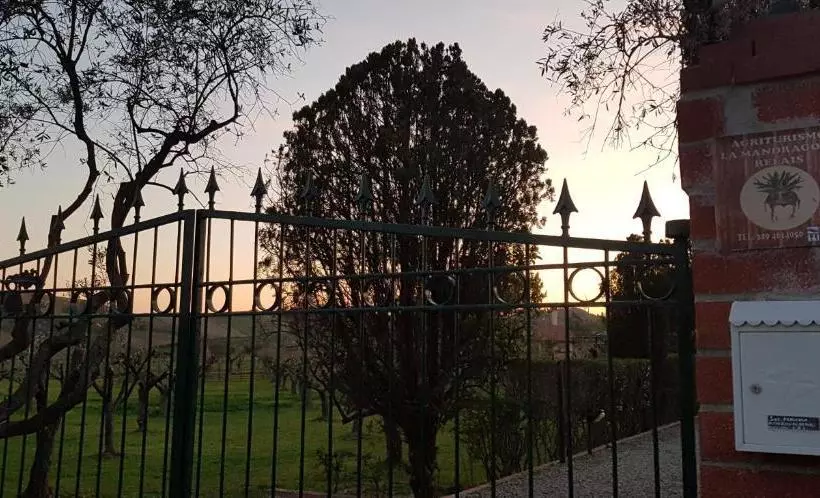 تختخواب و صبحانه Agriturismo La Mandragola Relais