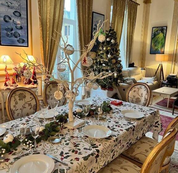 ベッドアンドブレックファースト Château De Corcelle   Chambres Et Table D Hôtes