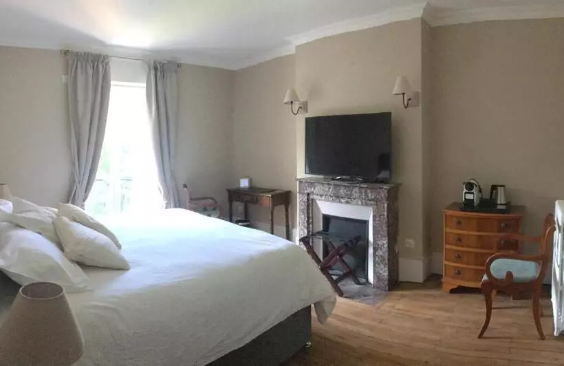 Aamiaismajoitus (B&B) Château De Corcelle   Chambres Et Table D Hôtes