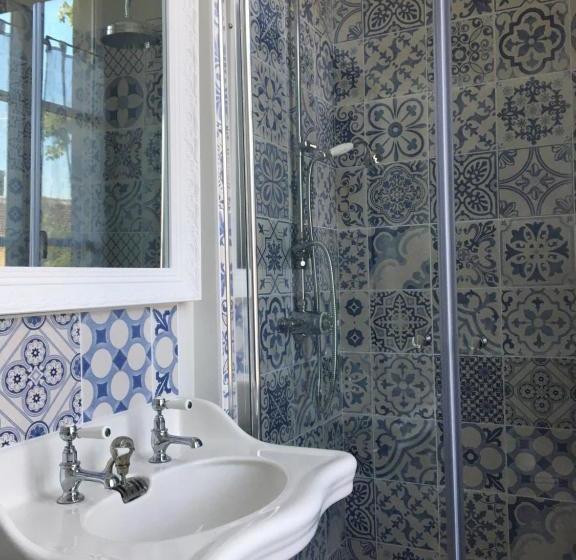 ベッドアンドブレックファースト Château De Corcelle   Chambres Et Table D Hôtes