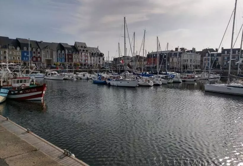 Aamiaismajoitus (B&B) Le Derrien