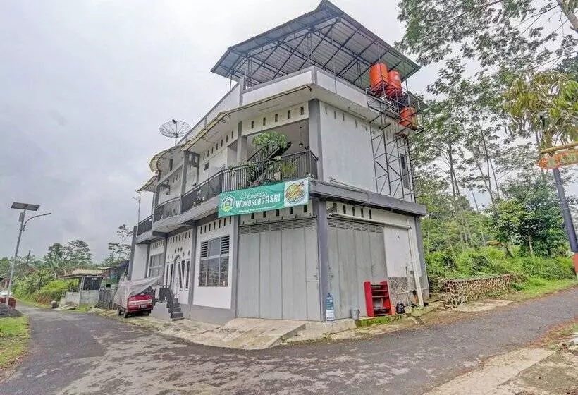 Hotelli Oyo 90517 Homestay Wonosobo Asri