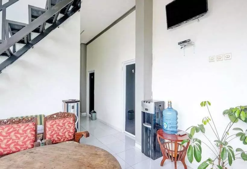 Hotelli Oyo 90517 Homestay Wonosobo Asri