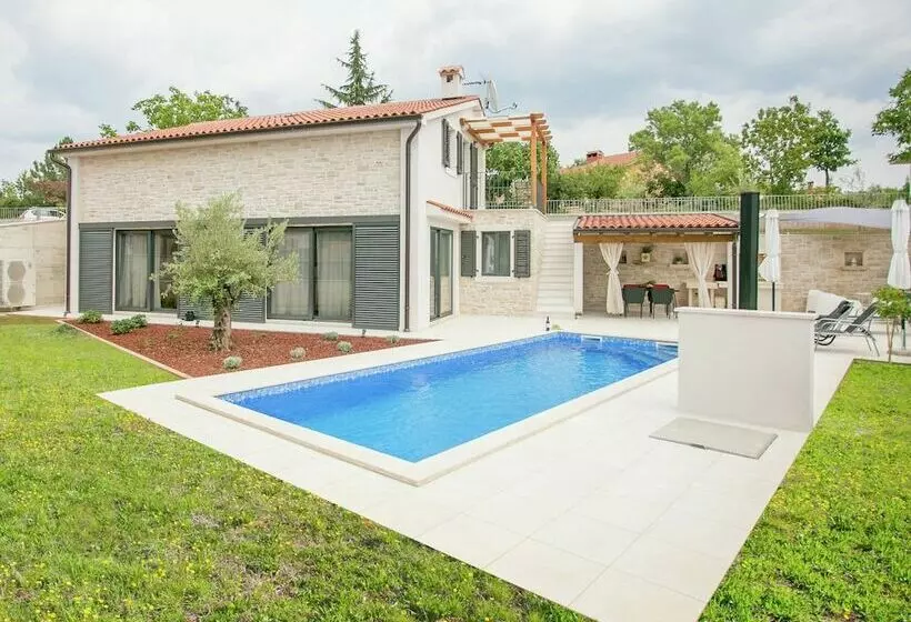 Luxury Villa With Private Pool & Fenced Garden With Veranda Near Tinjan