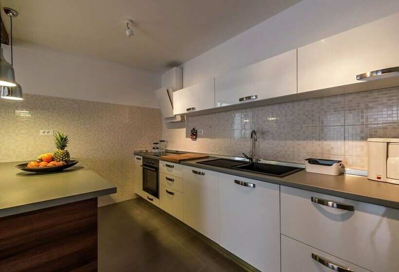 Luxury Villa With Private Pool & Fenced Garden With Veranda Near Tinjan