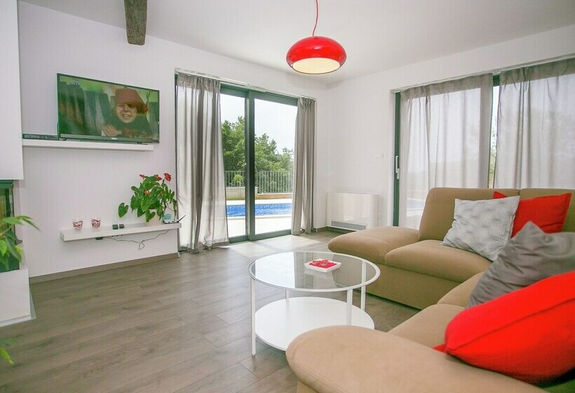 Luxury Villa With Private Pool & Fenced Garden With Veranda Near Tinjan