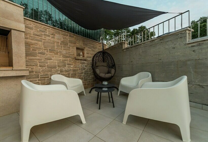 Luxury Villa With Private Pool & Fenced Garden With Veranda Near Tinjan