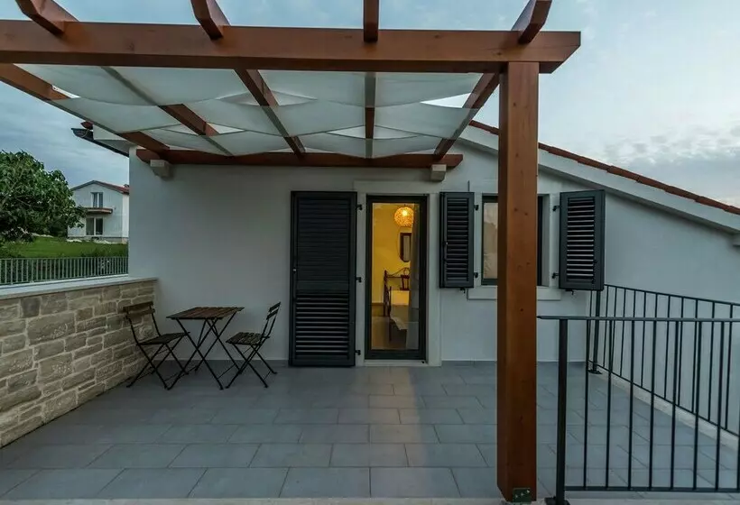 Luxury Villa With Private Pool & Fenced Garden With Veranda Near Tinjan
