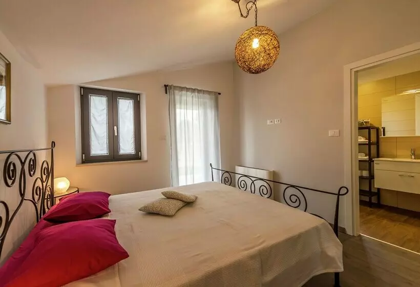 Luxury Villa With Private Pool & Fenced Garden With Veranda Near Tinjan