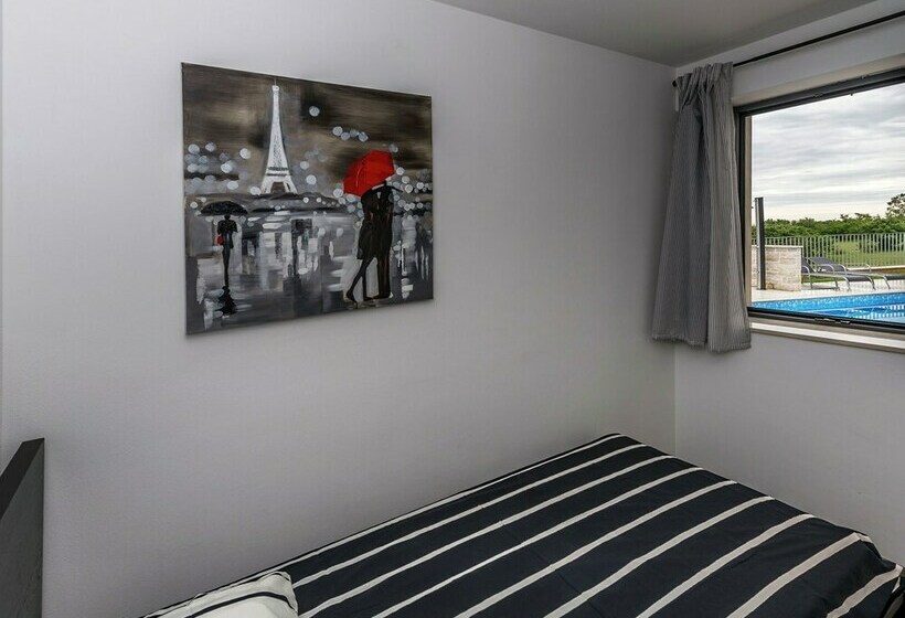 Luxury Villa With Private Pool & Fenced Garden With Veranda Near Tinjan