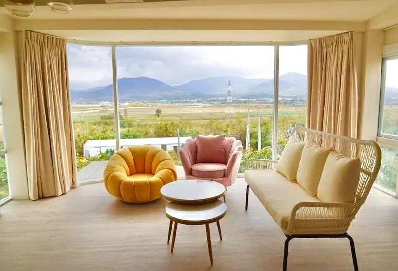 تختخواب و صبحانه Alpha Villa