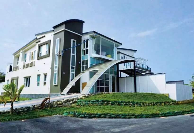 تختخواب و صبحانه Alpha Villa